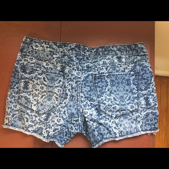 Mossimo premium denim mid-rise shorts size 2 - Picture 2 of 5